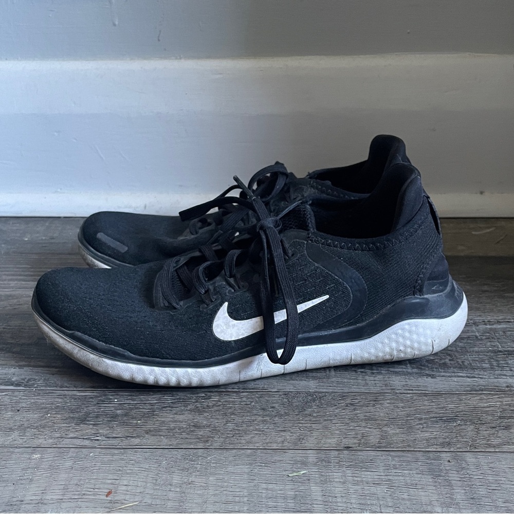 Nike Free Run Low Top Running Shoes